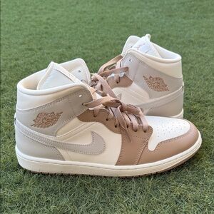 Air Jordan 1 Mid